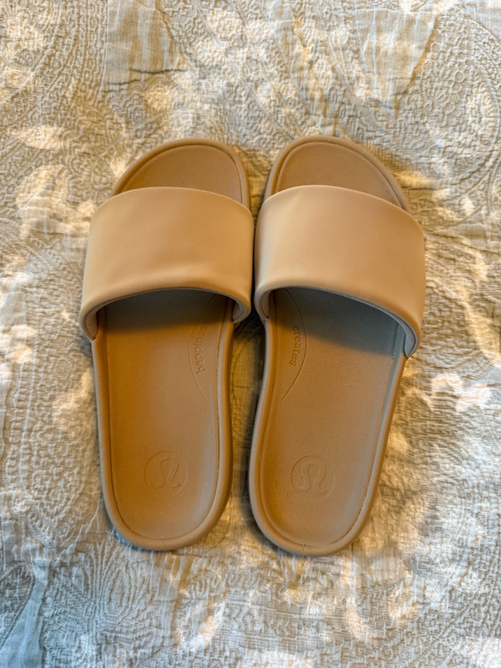 lululemon athletica women’s Restfeel slides